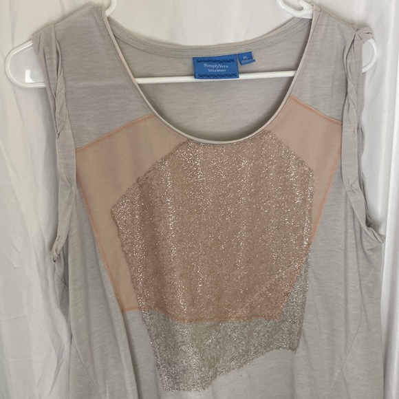 Simply Vera Vera wang neutral colors top geometric fun shimmer design - Picture 2 of 3
